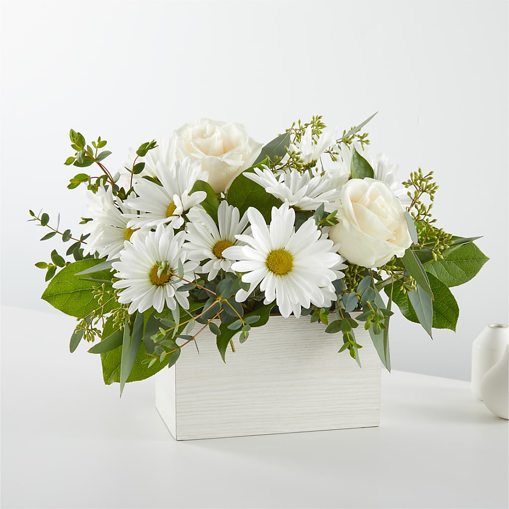 Fresh Linen Box Bouquet – CINDY'S FLOWERS AND GIFTS, Colonia NJ