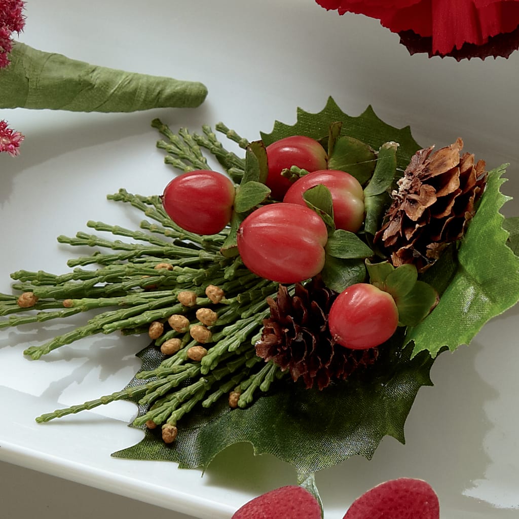 Red Berry Boutonniere – CINDY'S FLOWERS AND GIFTS, Colonia NJ