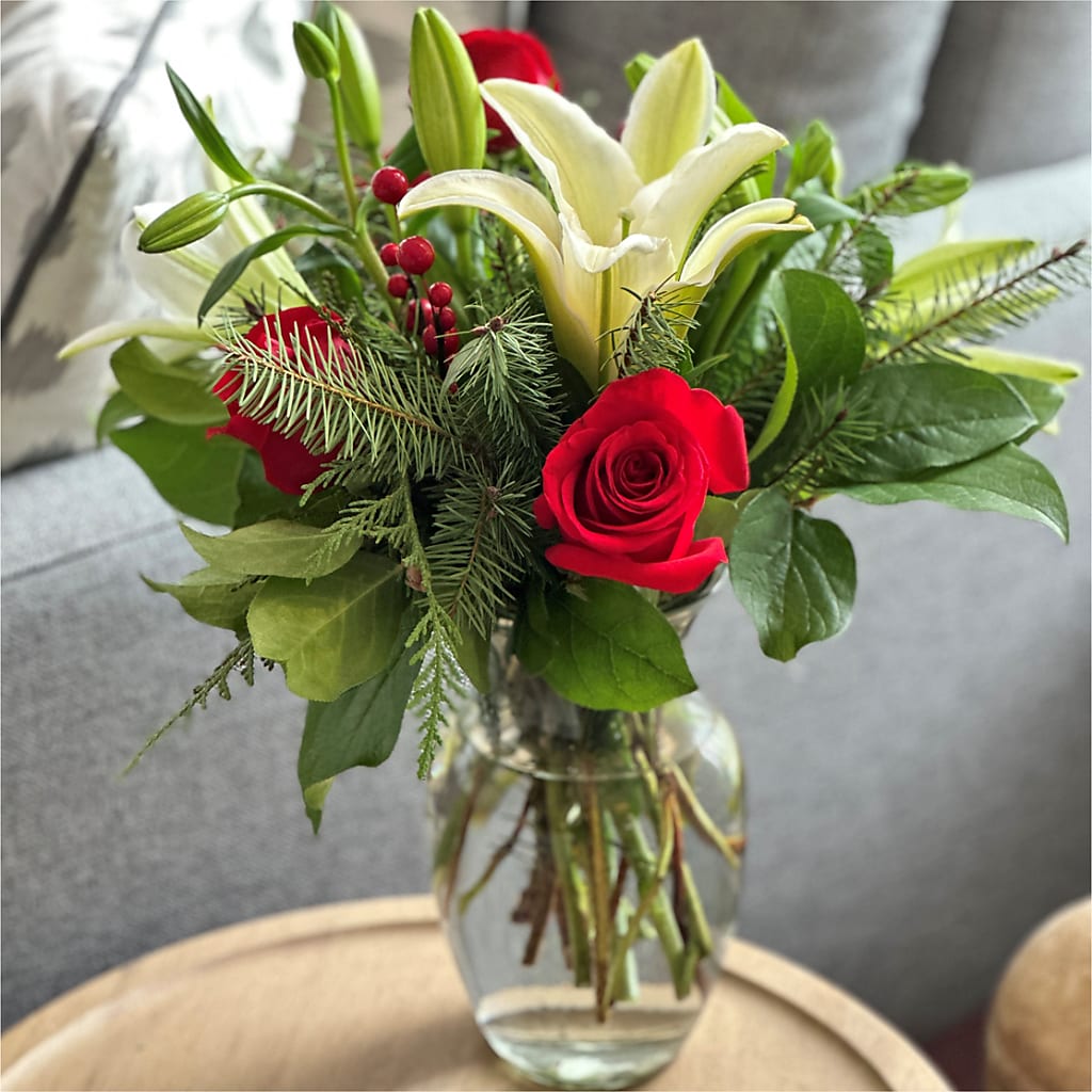 Sparkling Snowflakes Bouquet – CINDY'S FLOWERS AND GIFTS, Colonia NJ